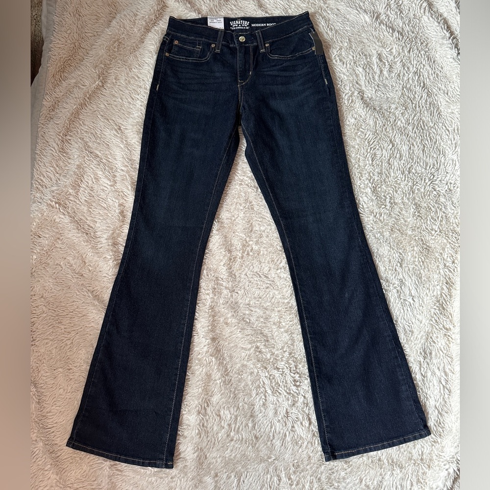 NWT Levi’s modern boot cut simple stretch jeans size 8
